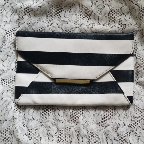 Black and White Handbag - Picture 1 of 2